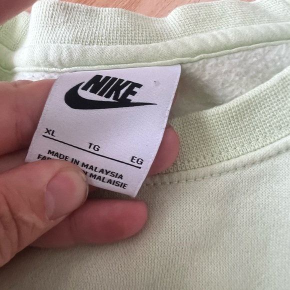 Girls NIKE crewneck size XL - Picture 3 of 5